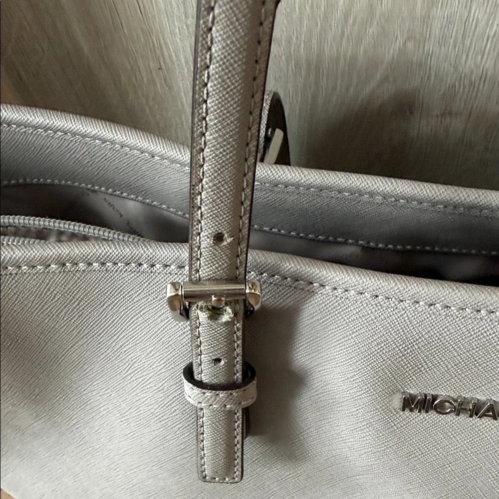 Michael Kors Saffiano Leather Jet Set Light Gray Bag Padded Laptop Closure
